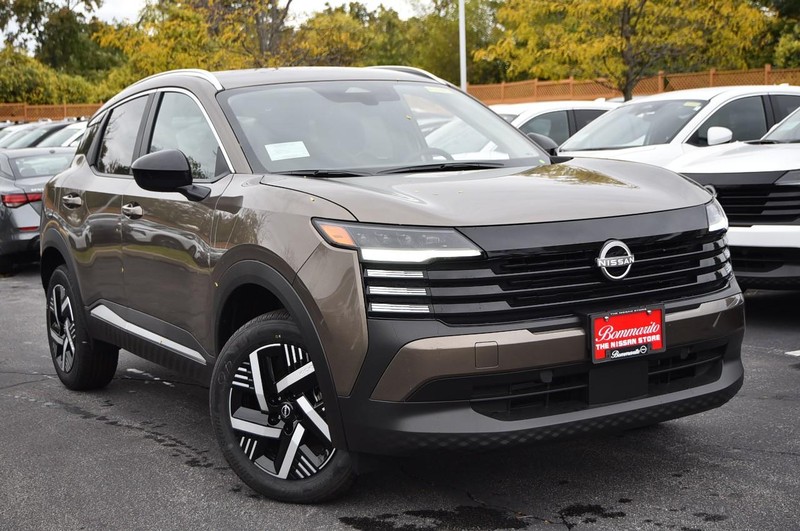 Nissan Kicks Vehicle Image 02