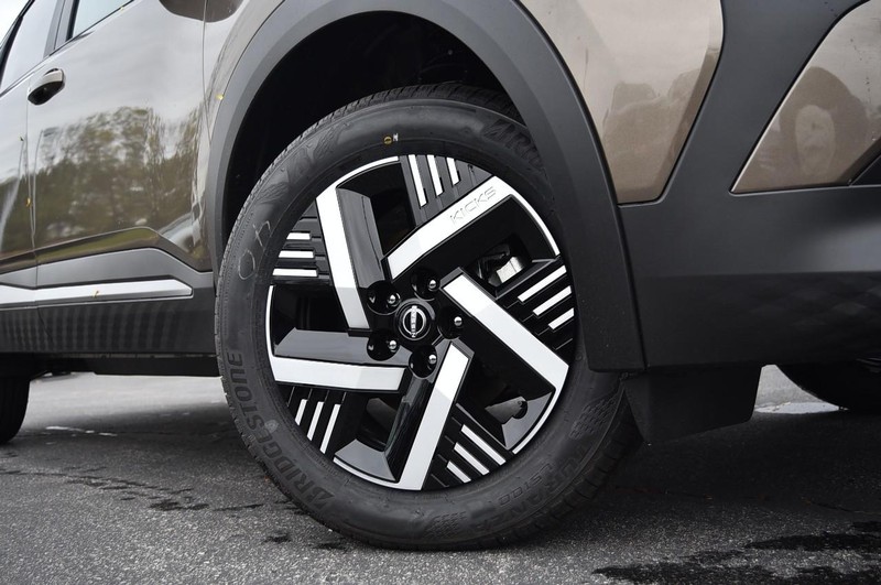 Nissan Kicks Vehicle Image 03