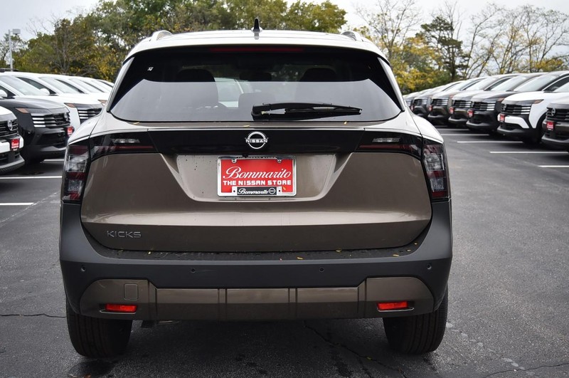 Nissan Kicks Vehicle Image 06