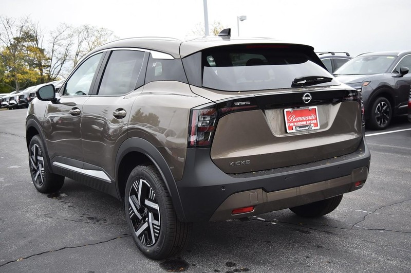 Nissan Kicks Vehicle Image 07