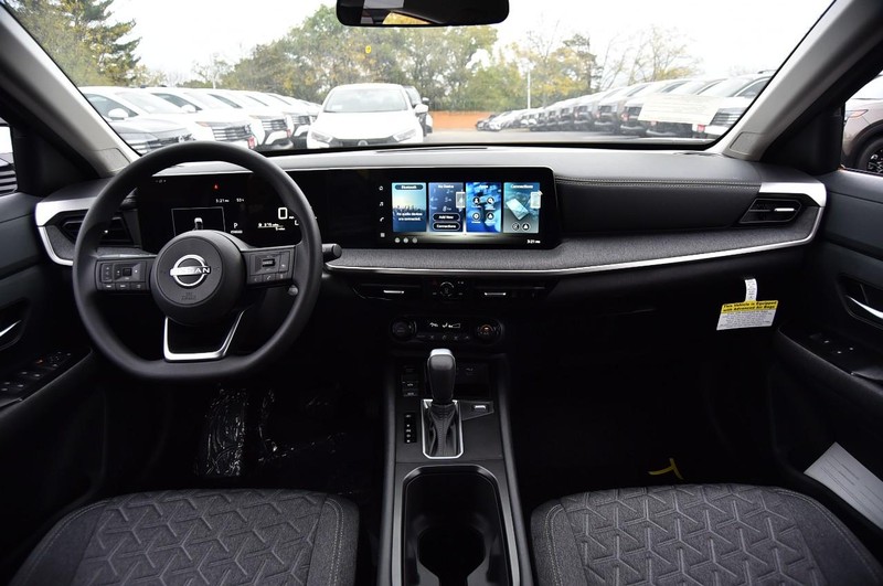 Nissan Kicks Vehicle Image 08