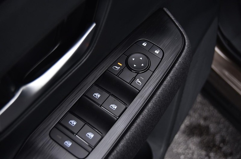 Nissan Kicks Vehicle Image 09