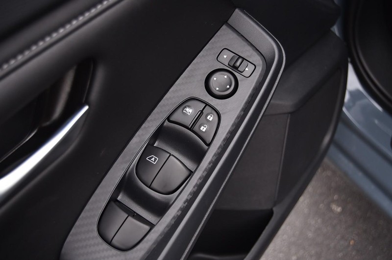 Nissan Sentra Vehicle Image 09