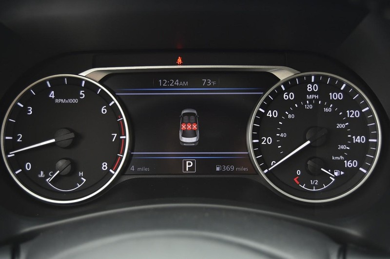 Nissan Sentra Vehicle Image 12