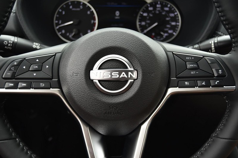 Nissan Sentra Vehicle Image 18