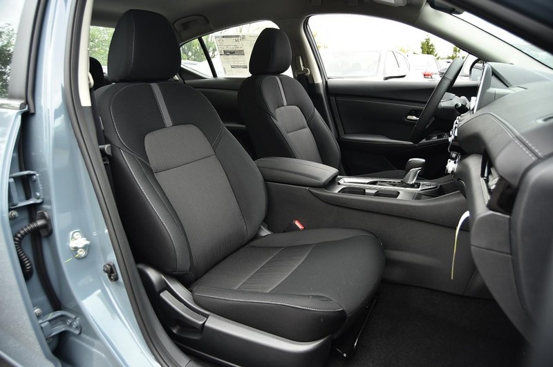 Nissan Sentra Vehicle Image 20