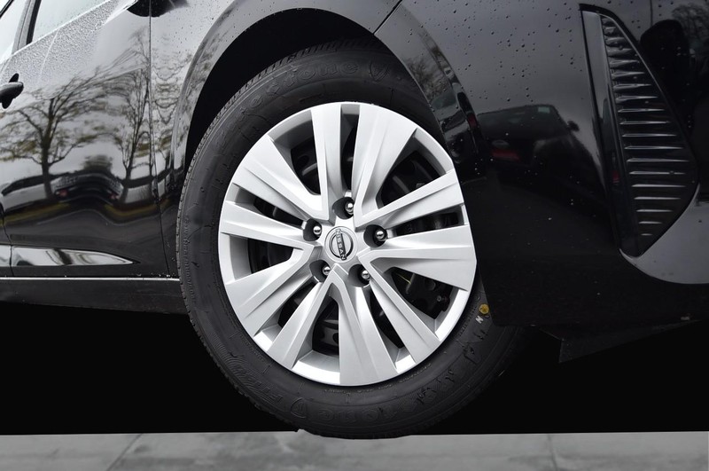 Nissan Sentra Vehicle Image 03