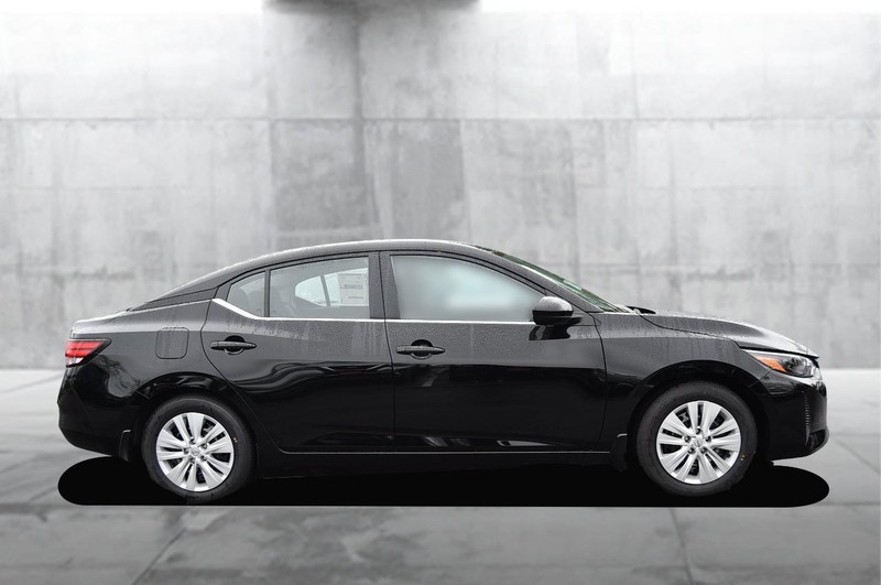 Nissan Sentra Vehicle Image 05