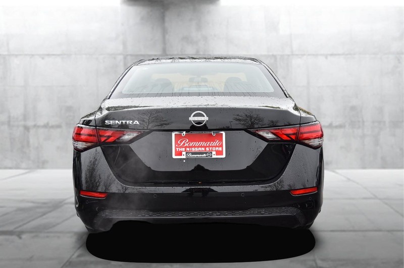 Nissan Sentra Vehicle Image 06