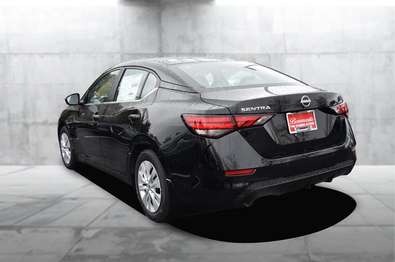 Nissan Sentra Vehicle Image 07