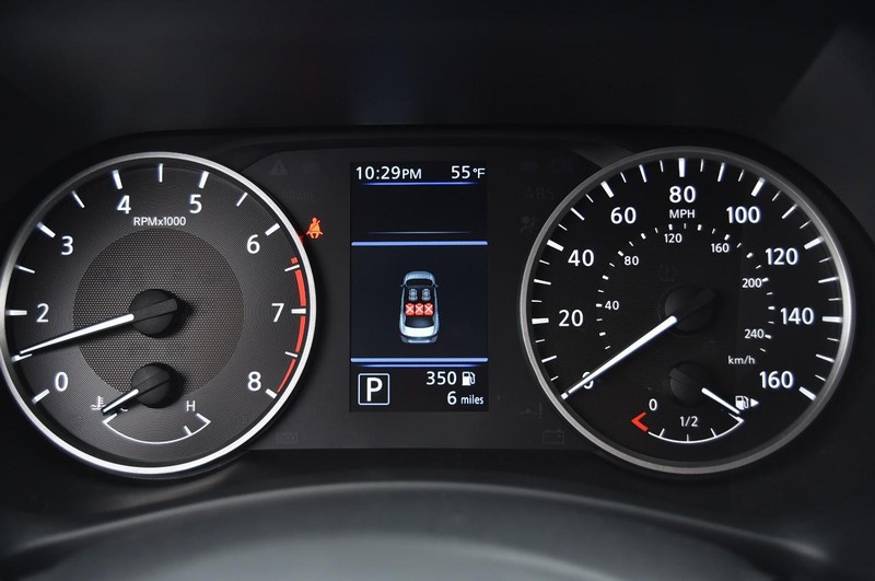 Nissan Sentra Vehicle Image 12