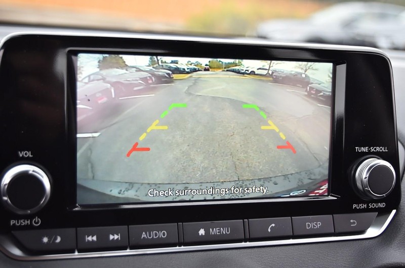 Nissan Sentra Vehicle Image 13