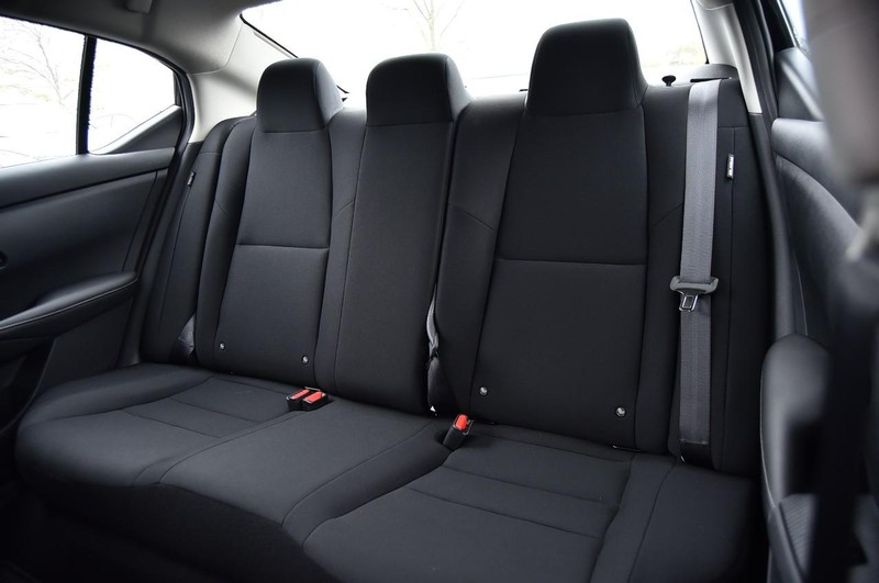 Nissan Sentra Vehicle Image 21