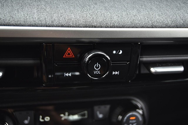 Nissan Kicks Vehicle Image 14