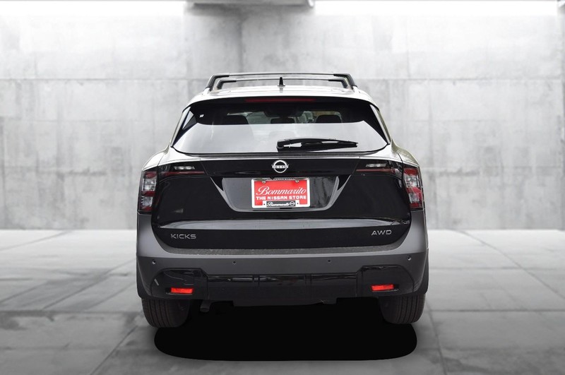 Nissan Kicks Vehicle Image 06