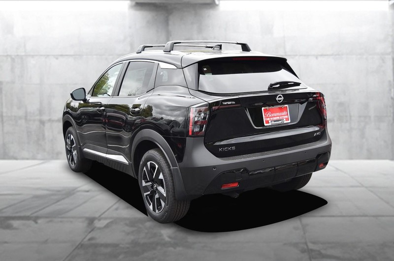 Nissan Kicks Vehicle Image 07