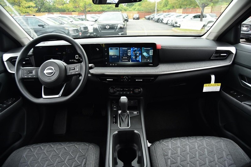 Nissan Kicks Vehicle Image 08