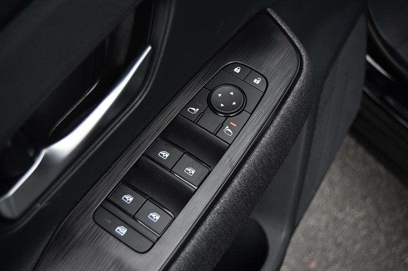 Nissan Kicks Vehicle Image 09