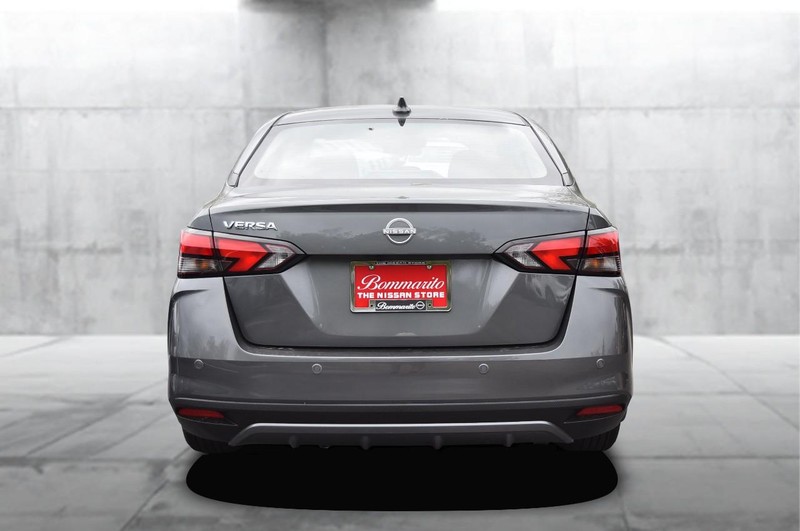 Nissan Versa Vehicle Image 06