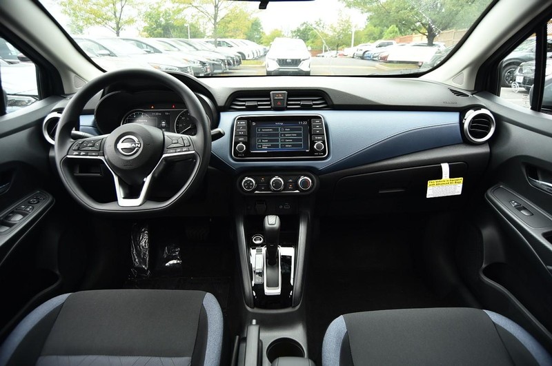 Nissan Versa Vehicle Image 08