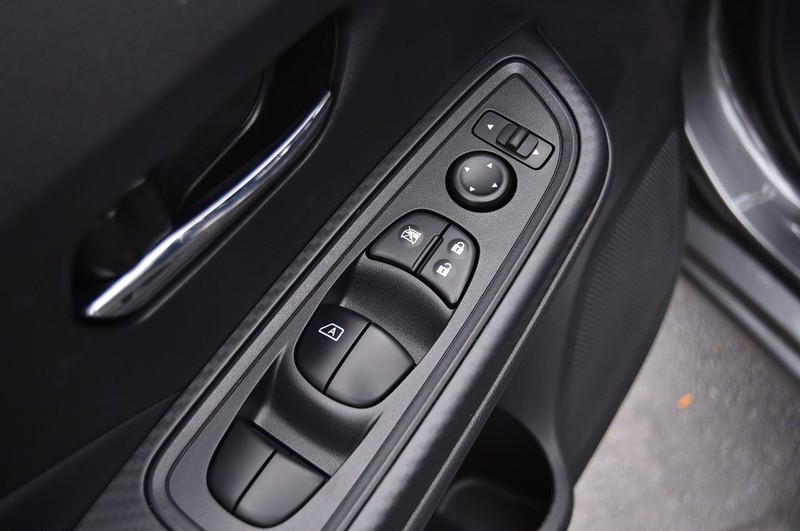 Nissan Versa Vehicle Image 09