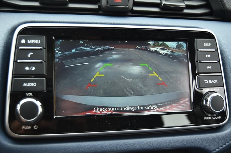 Nissan Versa Vehicle Image 12