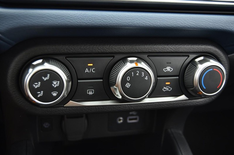Nissan Versa Vehicle Image 14