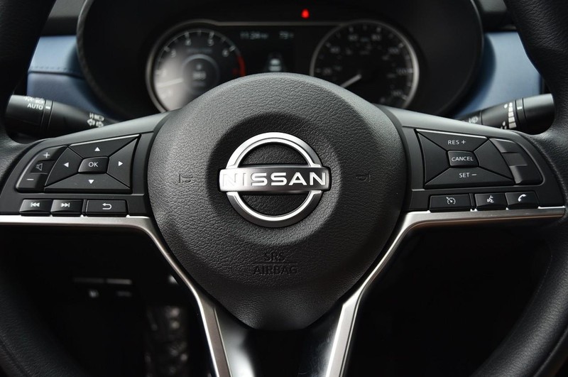 Nissan Versa Vehicle Image 17