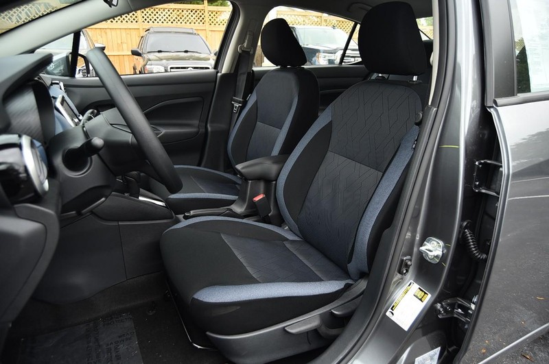Nissan Versa Vehicle Image 18
