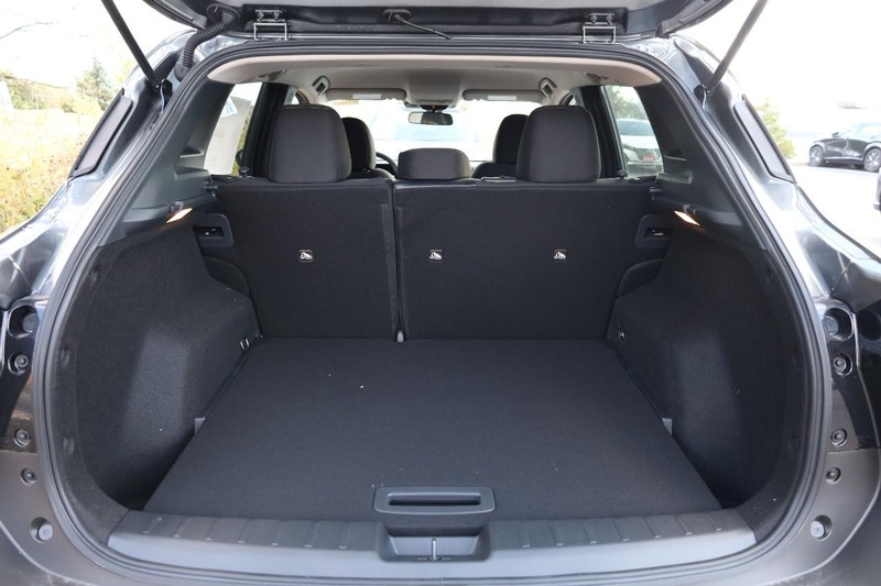 Nissan Kicks Vehicle Image 07