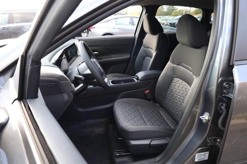 Nissan Kicks Vehicle Image 08