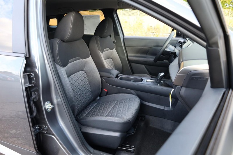 Nissan Kicks Vehicle Image 24