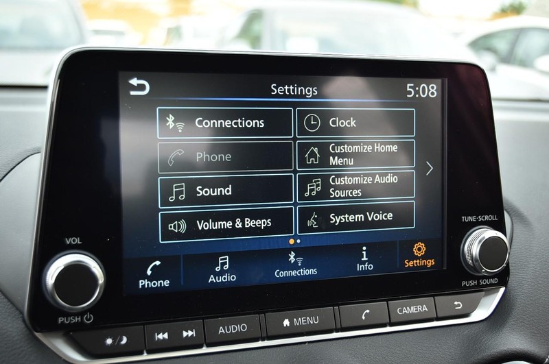 Nissan Sentra Vehicle Image 14