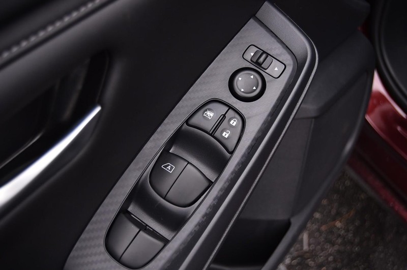 Nissan Sentra Vehicle Image 09