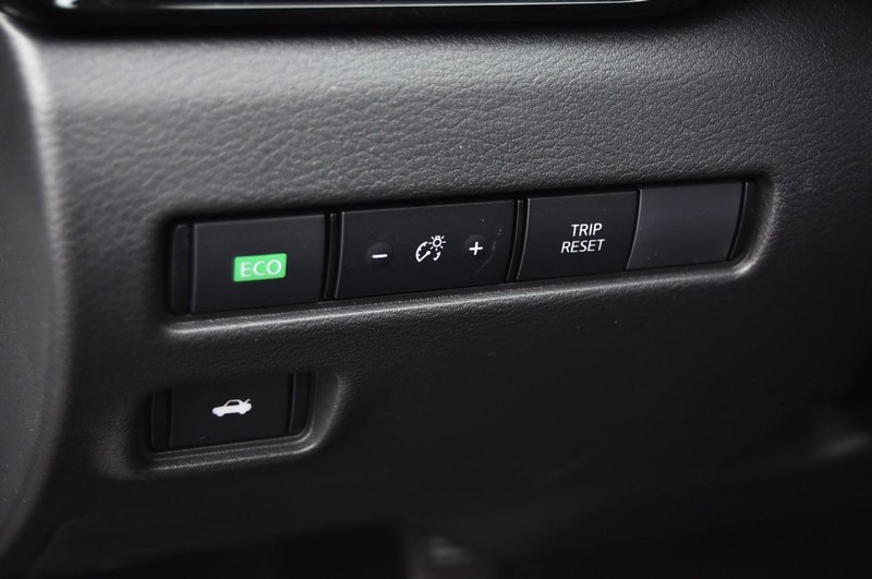 Nissan Sentra Vehicle Image 11