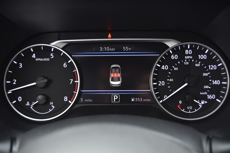 Nissan Sentra Vehicle Image 12