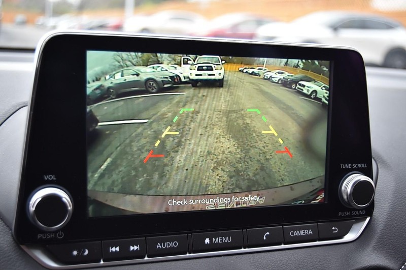 Nissan Sentra Vehicle Image 13