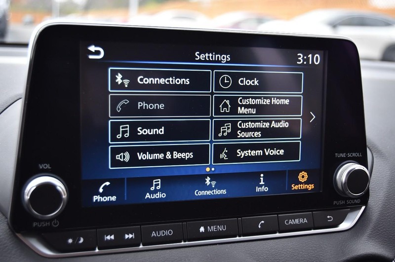 Nissan Sentra Vehicle Image 14