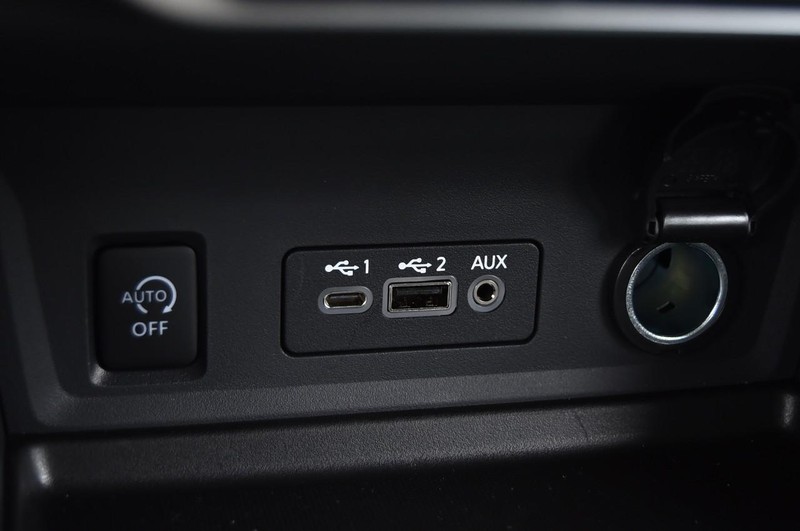 Nissan Sentra Vehicle Image 16