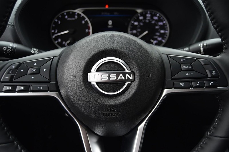 Nissan Sentra Vehicle Image 18