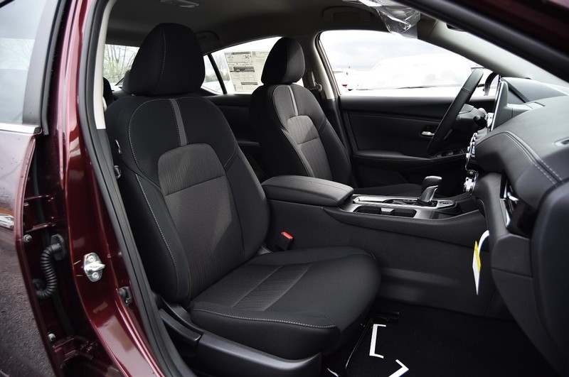 Nissan Sentra Vehicle Image 20