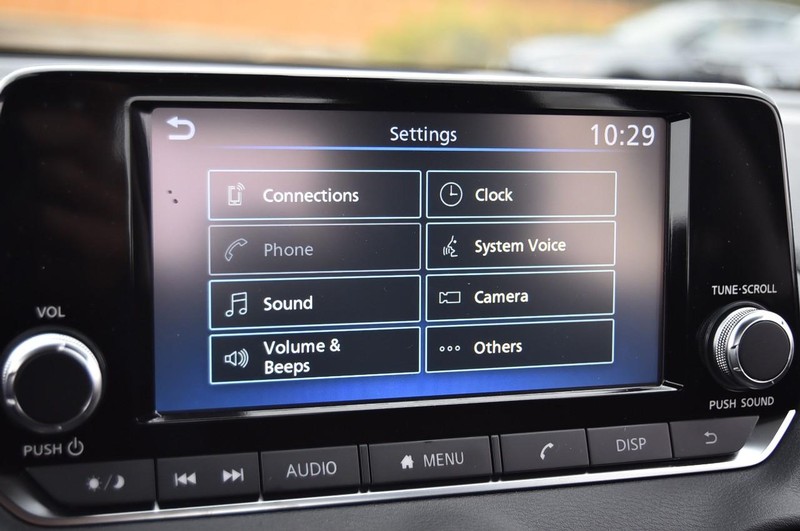 Nissan Sentra Vehicle Image 14