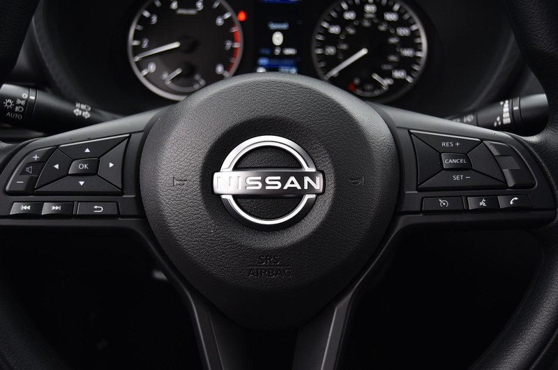 Nissan Sentra Vehicle Image 18
