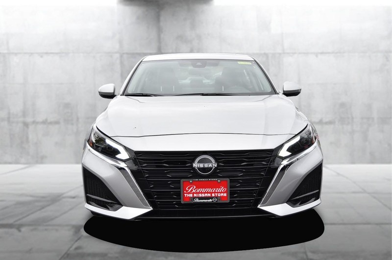 Nissan Altima Vehicle Image 04