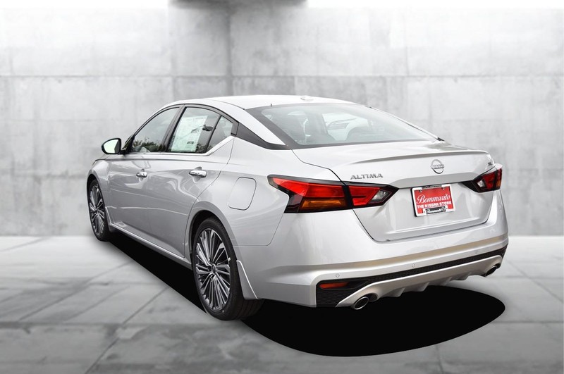 Nissan Altima Vehicle Image 07