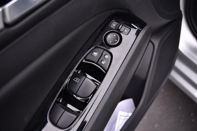 Nissan Altima Vehicle Image 09