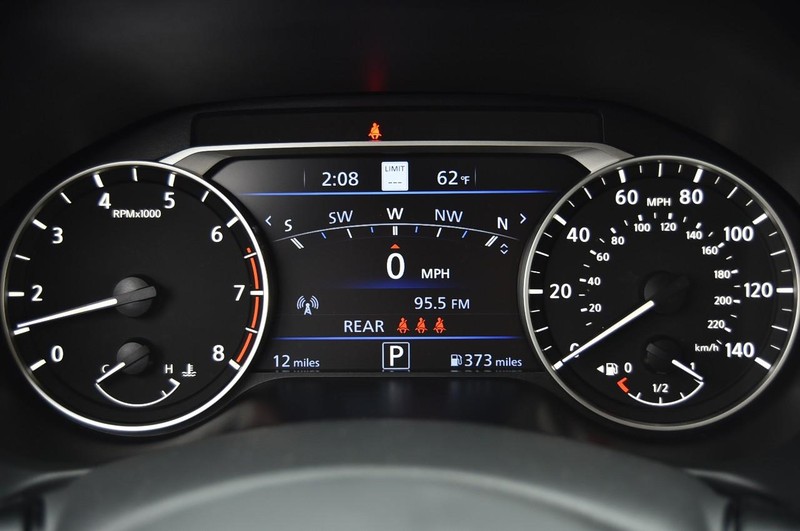 Nissan Altima Vehicle Image 12