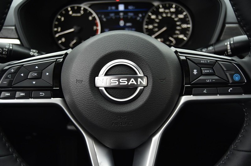 Nissan Altima Vehicle Image 21