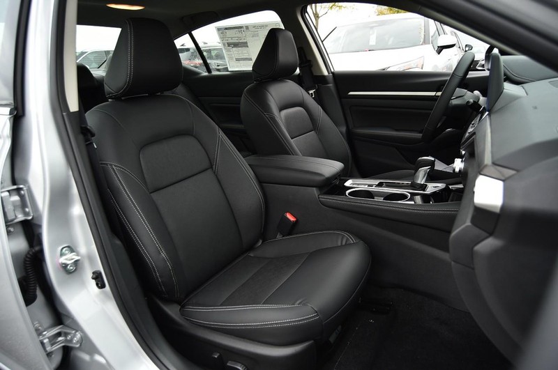 Nissan Altima Vehicle Image 23