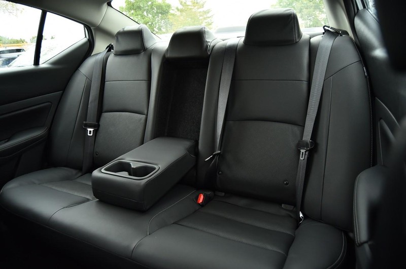 Nissan Altima Vehicle Image 25